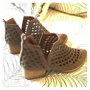 Jeffery Campbell Taggart Lattice Bootie (Taupe)